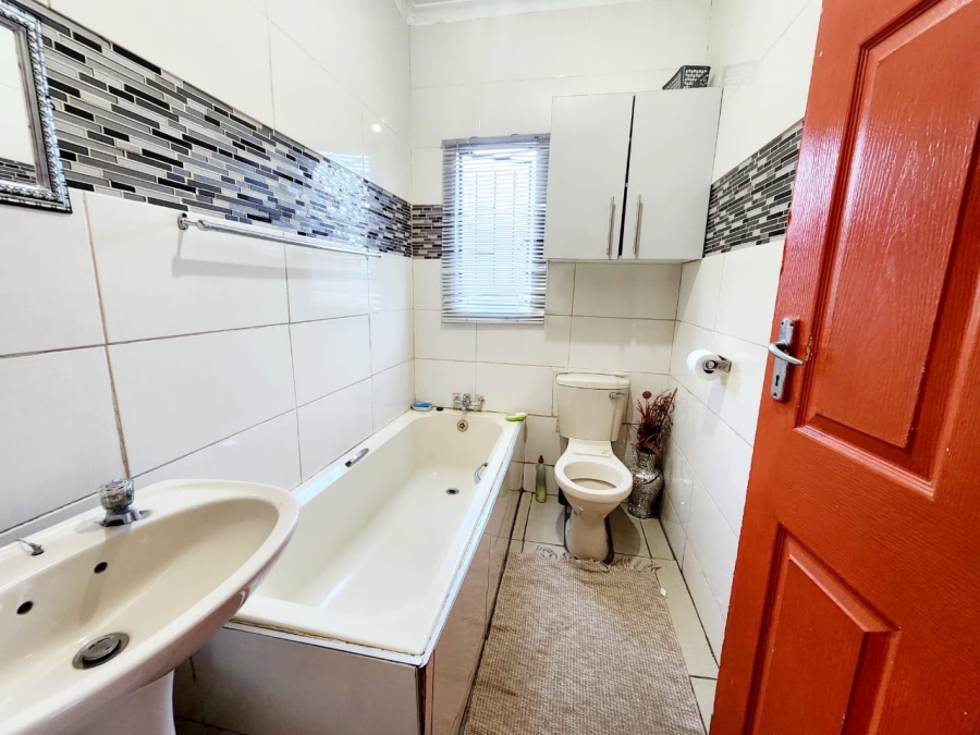 2 Bedroom Property for Sale in Tlhabane West North West